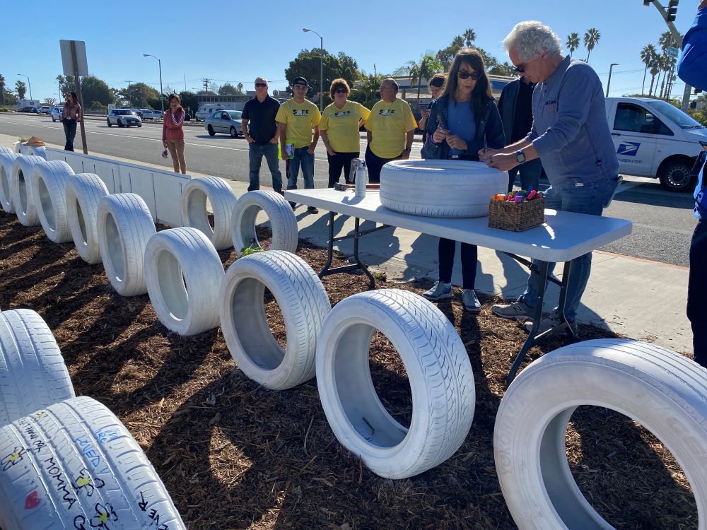 CityMalibu's tweet photo. 2. On Nov 19 Mayor Uhring &amp; Mayor Pro Tem Stewart joined Sheriff &amp; Fire Dept, street safety advocates, community members, friends &amp; family of people who have died on PCH to commemorate the lives lost on PCH in Malibu &amp; advocate for a safer PCH. Learn more: https://t.co/SZ5bHuKpL4 https://t.co/f2atSXGqyb