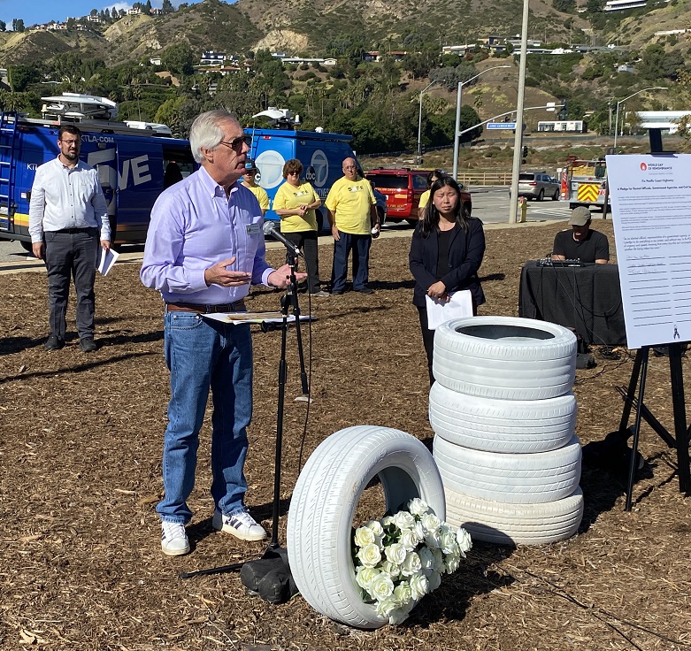 CityMalibu's tweet photo. 2. On Nov 19 Mayor Uhring &amp; Mayor Pro Tem Stewart joined Sheriff &amp; Fire Dept, street safety advocates, community members, friends &amp; family of people who have died on PCH to commemorate the lives lost on PCH in Malibu &amp; advocate for a safer PCH. Learn more: https://t.co/SZ5bHuKpL4 https://t.co/f2atSXGqyb