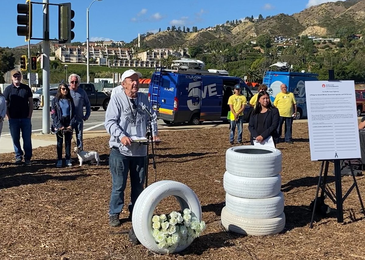 CityMalibu's tweet photo. 2. On Nov 19 Mayor Uhring &amp; Mayor Pro Tem Stewart joined Sheriff &amp; Fire Dept, street safety advocates, community members, friends &amp; family of people who have died on PCH to commemorate the lives lost on PCH in Malibu &amp; advocate for a safer PCH. Learn more: https://t.co/SZ5bHuKpL4 https://t.co/f2atSXGqyb