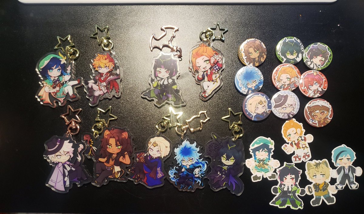 LUMINA_SHINE's tweet photo. Got some much merch of my babygirls at a con this weekend!!! Fueling my twst brainrot even more with all this cute stuff 😭💕💕

Thank you to @_syblei https://t.co/GDEagsYYie