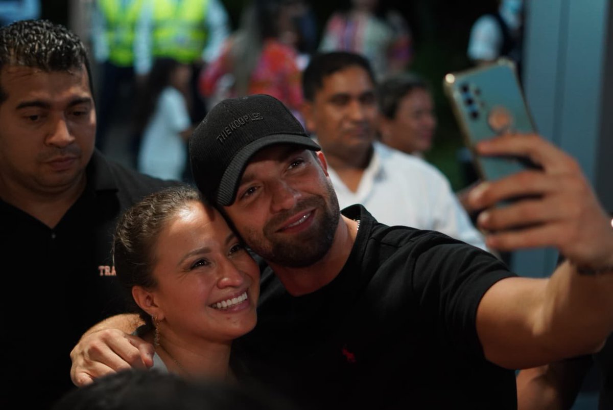 TOPSHOWSECUADOR's tweet photo. ❤️❤️❤️ primeras reacciones y emociones que vive @pabloalboran en #Guayaquil ¿están list@s para suspirar con todas sus canciones? 

Contamos las horas 🙌🏻🙌🏻🙌🏻🙌🏻 Entradas disponibles en https://t.co/NvxF7QohOt 

Te lo trae #TopShows https://t.co/TJS0NmaK8F