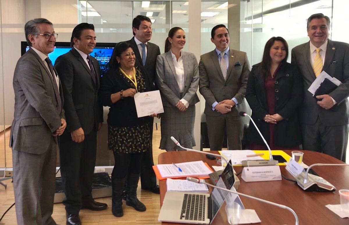 JasonVillamil4's tweet photo. Esmeralda Tipan:subsecretaria del área de Distribución en el período de Albornoz y Cadena. Pero con amplia historia de negociados en la Empresa Eléctrica Quito, empresa en la cual se jubiló. 🧵 https://t.co/MV5f5hLZ3P