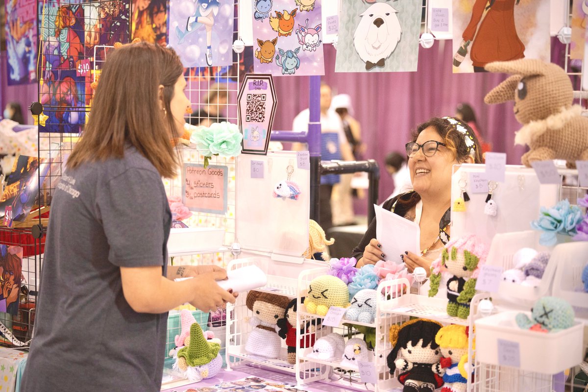 itsanimemagic's tweet photo. Support artists outside the artist alley- Make sure you shop small businesses this holiday season! 🎨💖 https://t.co/PBMDwFQhgF
