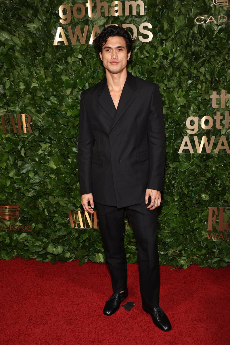 Deadline tweet media