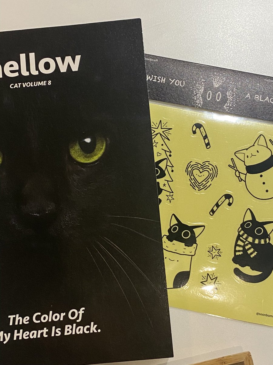 mellow_magazine's tweet photo. 멜로우 매거진 8호 절찬 판매중!

책을 사면 존귀 스티카를 주는 매거진이 있따아~? https://t.co/w5nkHUFWsW