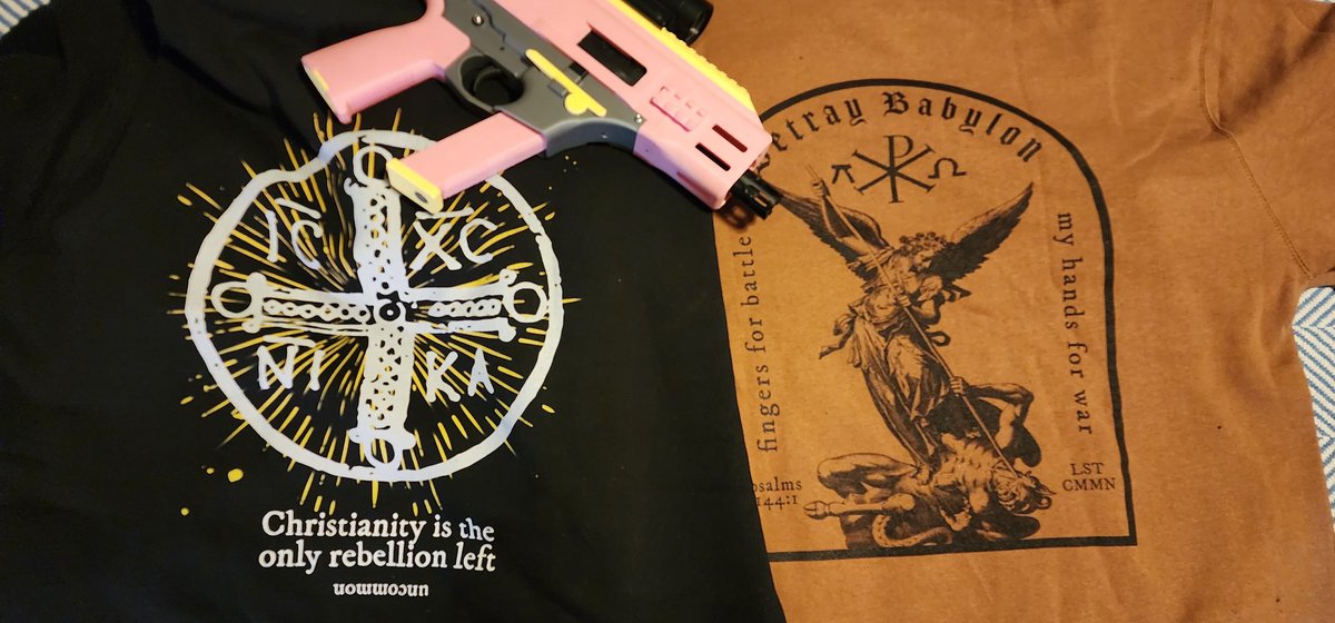 T_K_K's tweet photo. My dude @stfudvs just does not miss. Killer hoodies bro, they're even better in person. #WashCold #HangDry #PrintGuns. https://t.co/LEQ4d251XJ