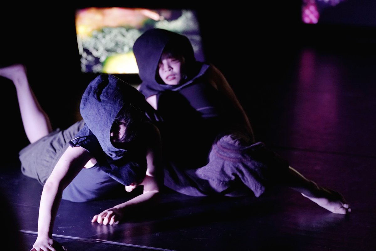 b_depayse's tweet photo. bug-depayse2023
椅子に座る　我思う、故に我動かず
11/24-26
at Theaterバビロンの流れのほとりにて　
東京都北区　

＜chapter1＞ 3人の賢者、ま��は黙示録の四騎士

photo 大洞博靖 https://t.co/NZChmQnjbT