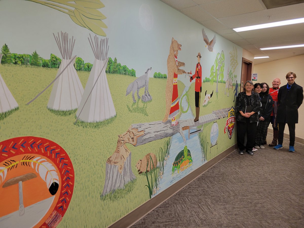 Selkirk #rcmpmb unveiled their new Reconciliation mural, a collaborative effort between Rita Procyshyn & Jacqueline Bercier, depicting the historical interactions between RCMP & Indigenous peoples told with the help of the seven grandfather teachings & grandmother moon.#MBMonday