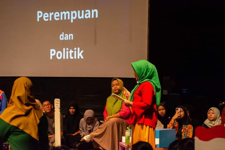 Sebuah Reportase dari saya. Perihal Pementasan kelompok Institut Hidup "Kampung Jahe", dalam program Linimasa Teater di Taman Budaya Yogyakarta. 

Selamat membaca di Langgar.co

Klik Link: langgar.co/lahirnya-ruang…