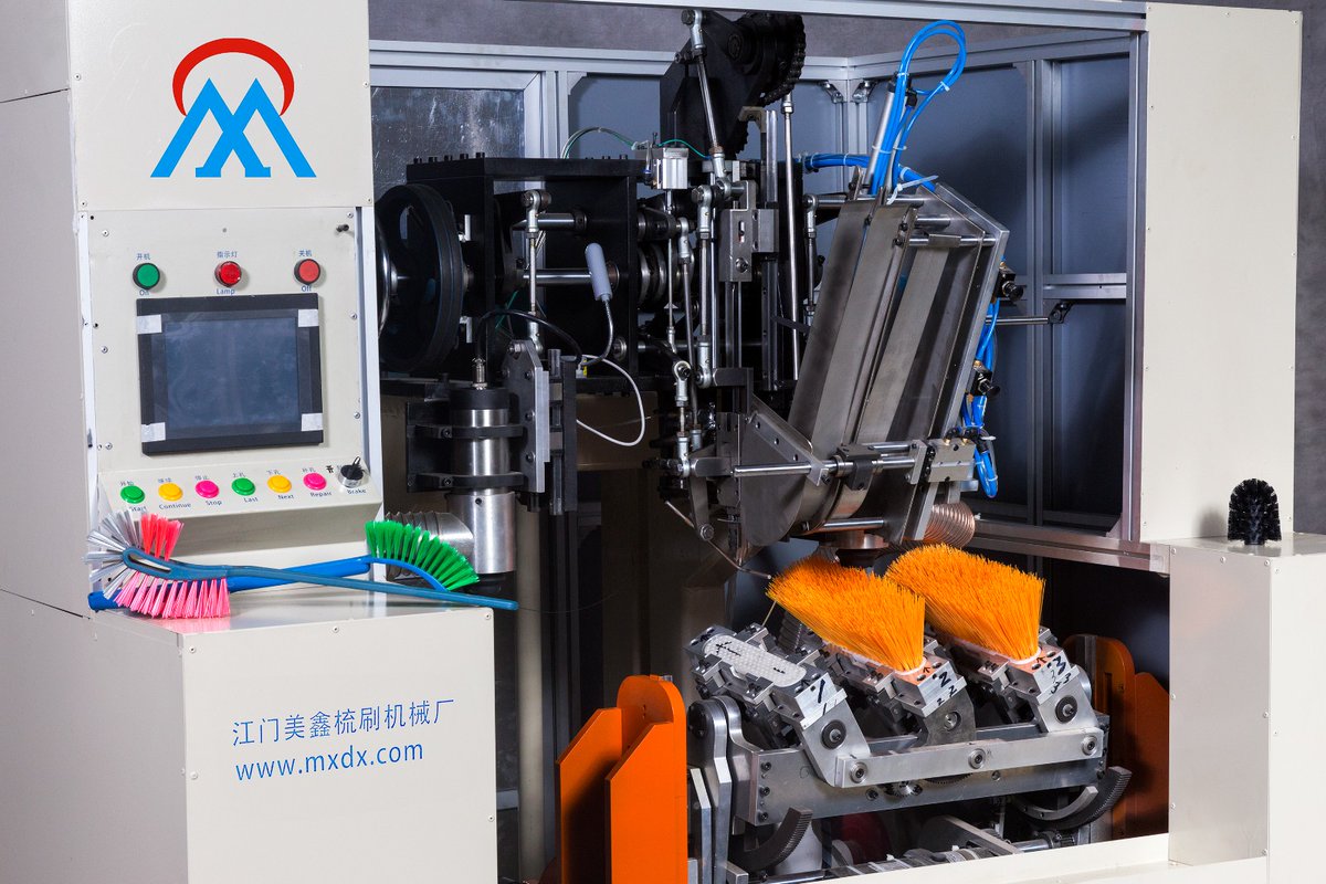MXBrushmachiner's tweet image. Meixin 5 axis 2 drilling and 1 tufting broom making machine
Suitable for any wooden or plastic brush handles tufting.

Discover more: bit.ly/471u84p
#broommakingmachine #industrialbrushmachine #brushmakingmachine