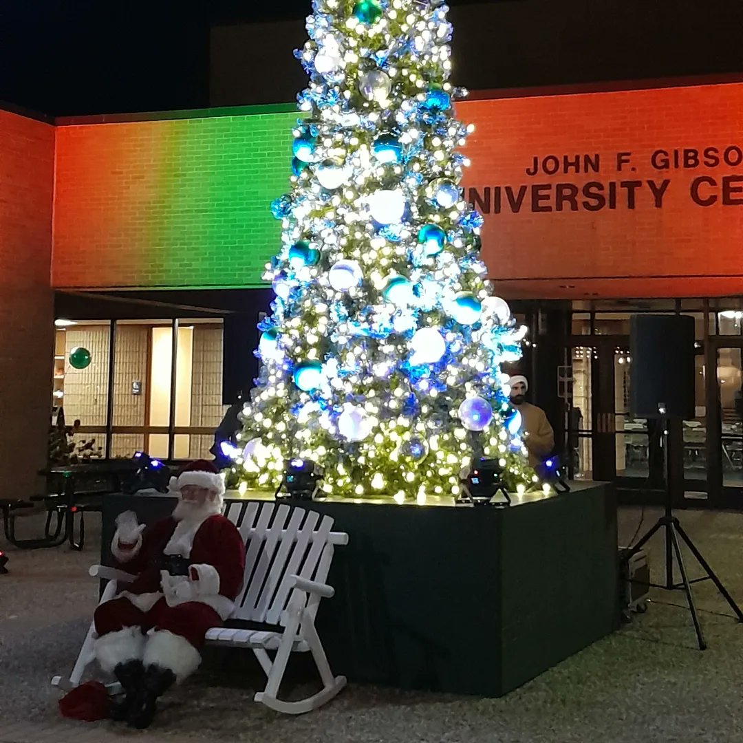 UAMWFC's tweet photo. UAM Christmas Spectacular. Tree lighting. UAM Flute Choir. https://t.co/ssMXVPYIeQ