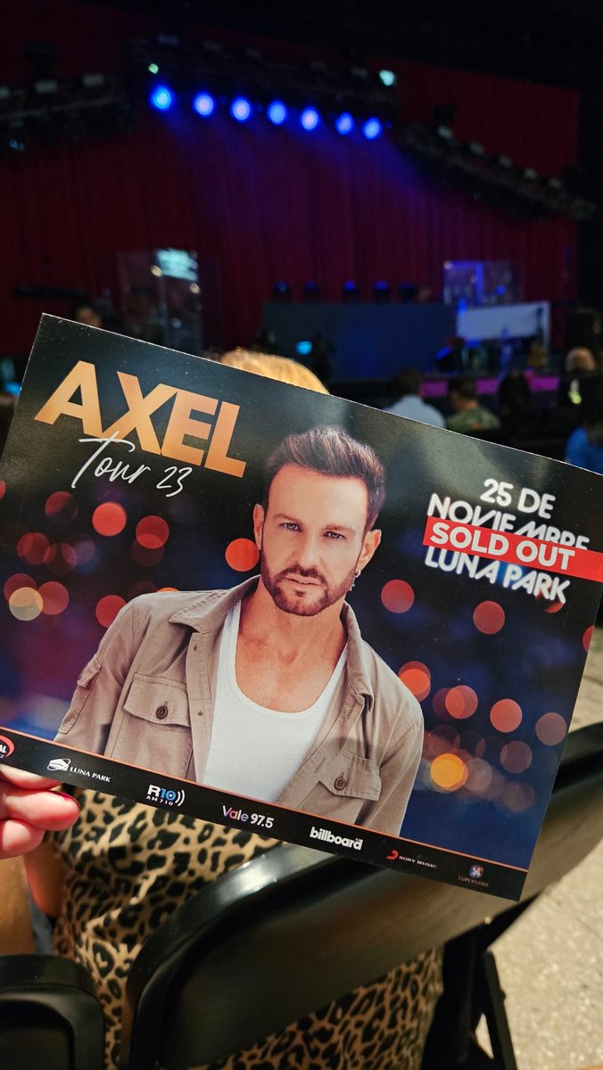 veronica_maty's tweet photo. Gracias por tanto @AxelOficial en silencio te sigo hace más de 15 años, yendo a cada recital, acompañándote en todo y hoy recibiendo este msj tuyo que me llenó el alma, todo vuelve decía y hoy recibí lo que tanto deseaba hace tanto. Mil gracias.. https://t.co/f8RmRVI9R1