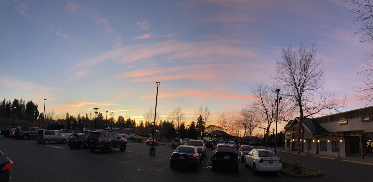 JonLH's tweet image. Sunset shot taken in panoramic mode of iPhone SE 2020. #iphonese2020 #sunset #pacificnw #vancouverwa #jonlh #jonathanlhall