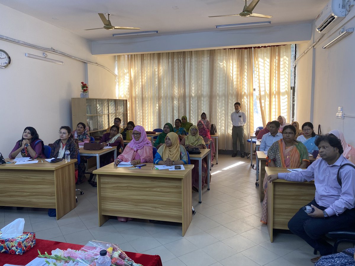 danielpnovak's tweet photo. #Bangladesh ๐ง๐ฉ is taking lead in #climatechange and #health ๐
1st batch of #nurse and #midwive #teachers taking a clinical course on how climate change affects health & #SRHR.
A course supported by #Sweden ๐ธ๐ช,
@UNFPABangladesh , @UKinBangladesh ๐ฌ๐ง
#COP28 https://t.co/ur49VCxYPb