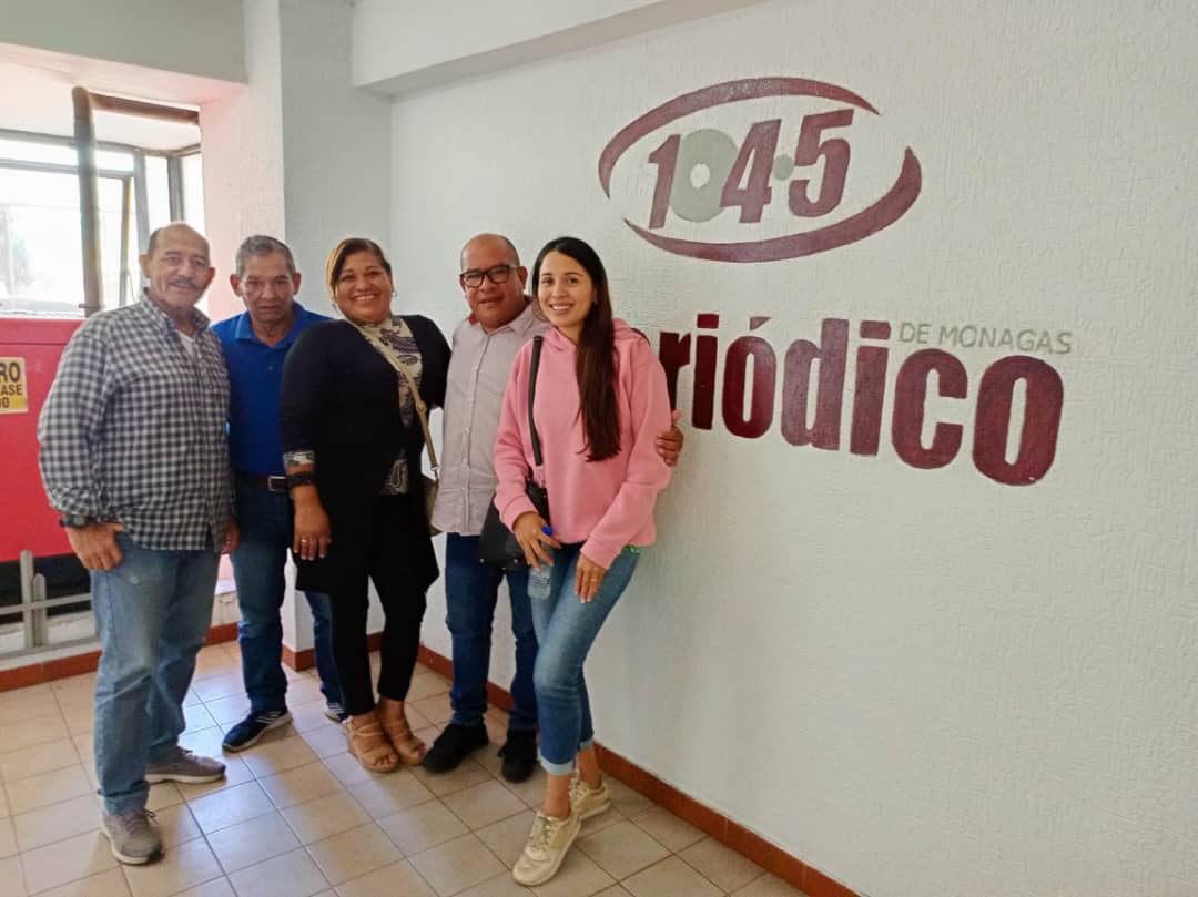 JuanEspinoza_13's tweet photo. #27Nov| Hoy en la Entrevista "El Periódico con los Vecinos" transmitido por Tu Preferida 104.5 fm, agradable conversación con la Lcda. Ernestina Herrera, sobre temas importantes. Gracias a los radioescuchas por su participación a través de llamadas y msm.
#ElEsequiboEsDeVenezuela https://t.co/jRHZ9wqf3T