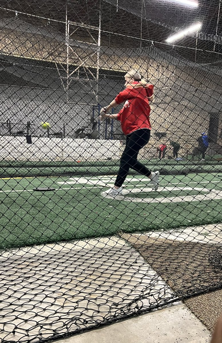 Off season work! Started Monday off with powerlifting and a workout/camp with <a href="/MSC_Softball/">MSC Softball</a>! <a href="/prymefastpitch/">Pryme Fastpitch</a> <a href="/NCSACoachDaily/">Jess Daily</a> #pryme16uray