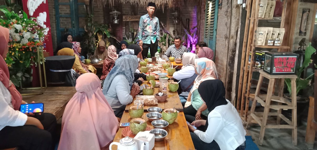 bang_azwan's tweet photo. Bersama wanita wanita hebat
Keluarga besar ibu ibu hebat Tanggamus
#Lampung
#Tanggamus
#Azuwansyah
#PPP
@DPP_PPP https://t.co/TlTzDbaTjz
