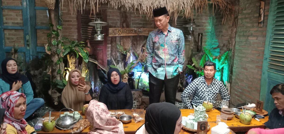 bang_azwan's tweet photo. Bersama wanita wanita hebat
Keluarga besar ibu ibu hebat Tanggamus
#Lampung
#Tanggamus
#Azuwansyah
#PPP
@DPP_PPP https://t.co/TlTzDbaTjz
