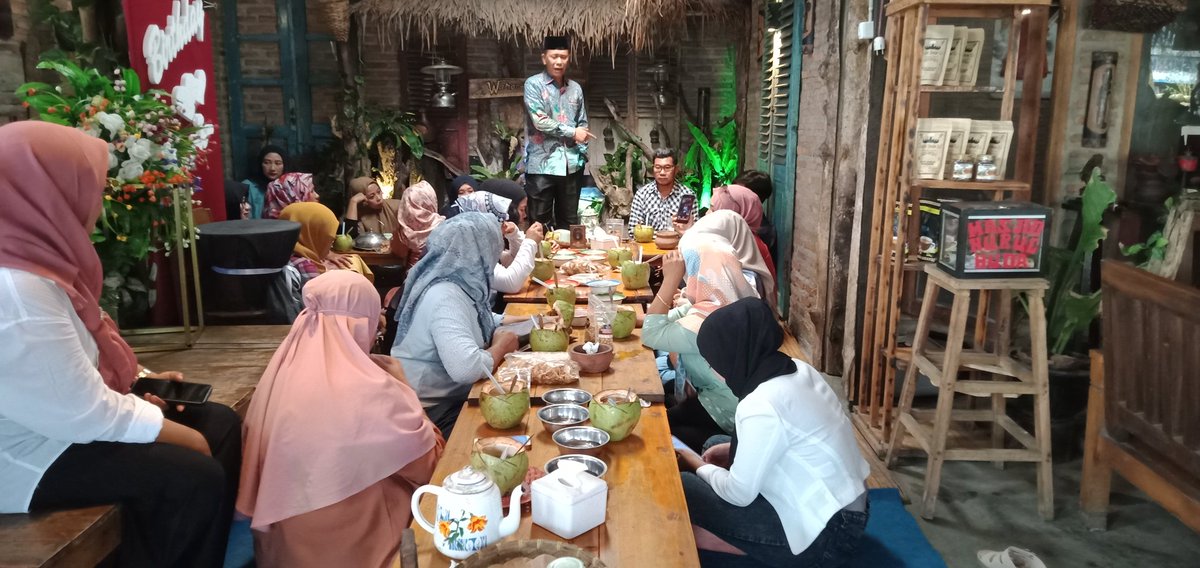 bang_azwan's tweet photo. Bersama wanita wanita hebat
Keluarga besar ibu ibu hebat Tanggamus
#Lampung
#Tanggamus
#Azuwansyah
#PPP
@DPP_PPP https://t.co/TlTzDbaTjz