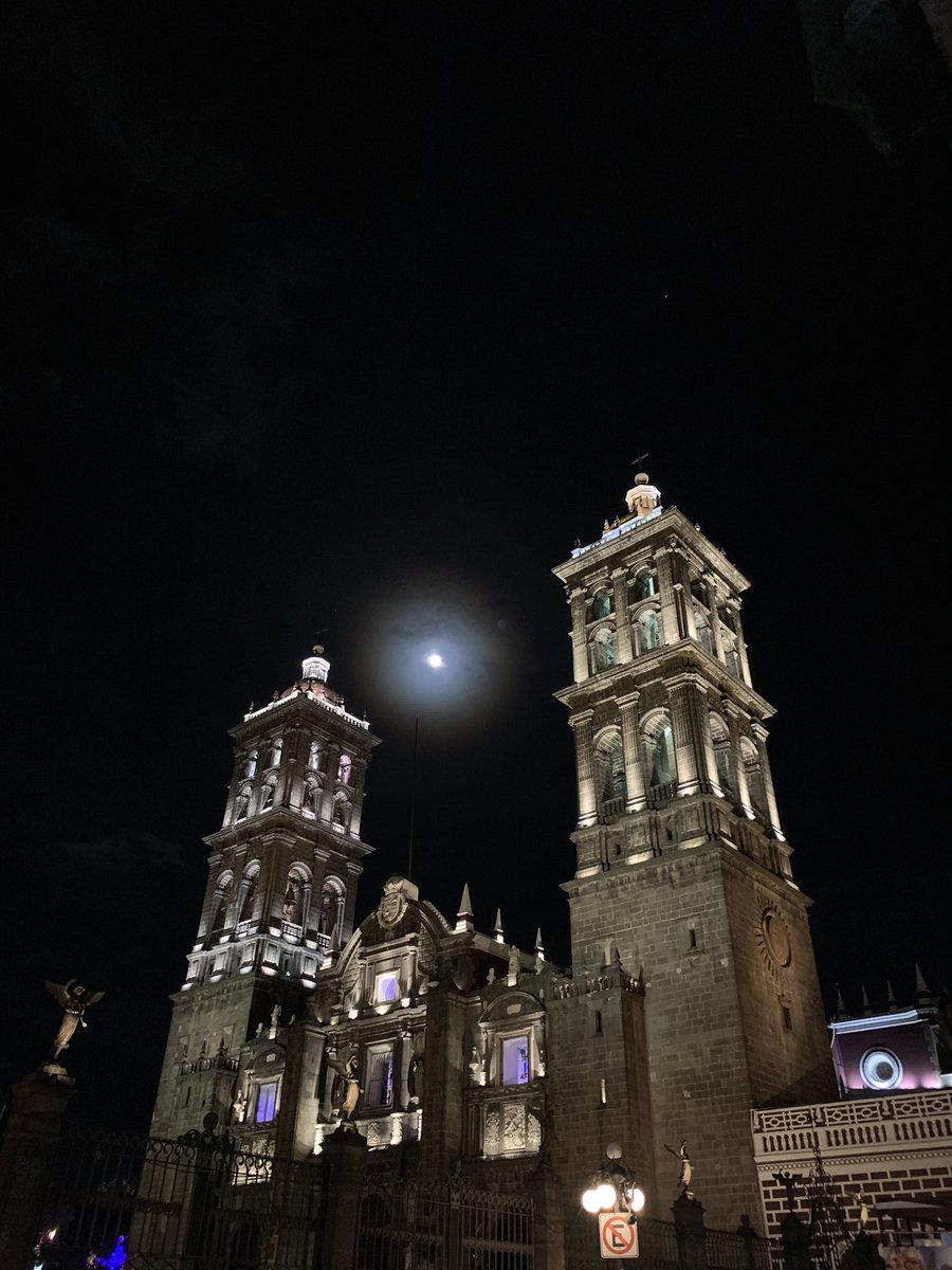 AleCanedoP's tweet photo. Otra foto de la Catedral de Puebla.

Ahora con la luna como testigo del patrimonio cultural de Puebla. https://t.co/VvTJ3wRChd