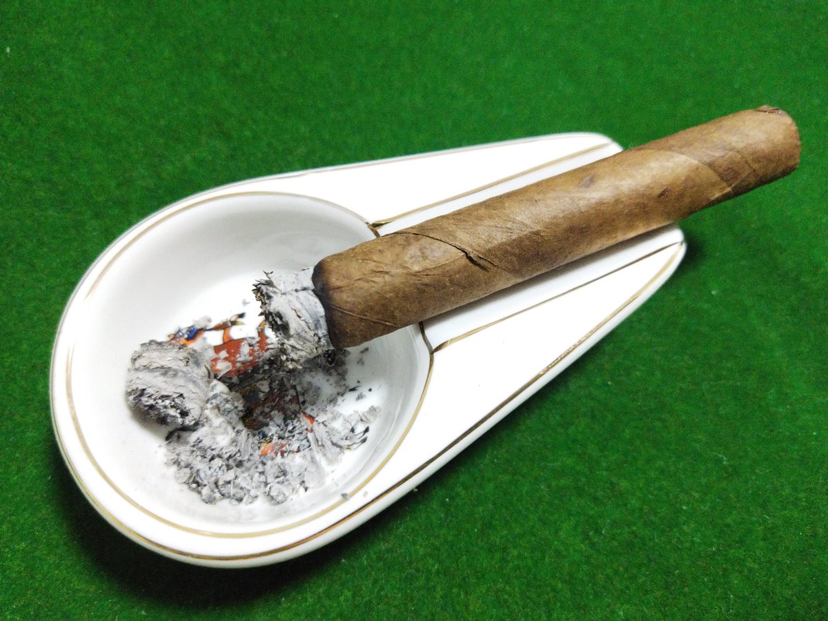 kaycigars's tweet photo. #ซิการ์ วนิลามวน ใหย่ สไตย์อเมริกาใต้ ห��ม หวานกลางๆ อ่อน นุ่ม ล่ะมุน
ไซ้ ยาว5นิ้ว ริงเกจ38
ความแรง  เบา-ปานกลาง
แรทคะแนน89.
โดมินิกันสอดไส้แซนวิสแคมเมอรูน
 ถูกใจสะกิดไลน์: https://t.co/4XBPYVawOI https://t.co/rkcayrBvia