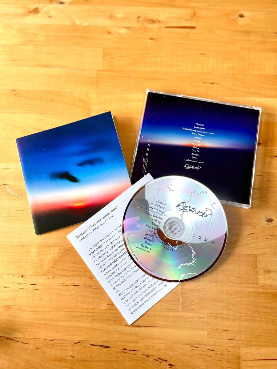 先週発売になったレザヴォア『Resavoir (second album)』はシカゴの新世代を代表する作曲家ウィル・ミラーのアルバム。冨田ラボさんとの上映会でも紹介したステップニーイズムを感じる一枚です。ライナーも担当した高橋アフィさんによるインタビューもぜひ読んでみて下さい。 oto-tsu.jp/interview/arch…