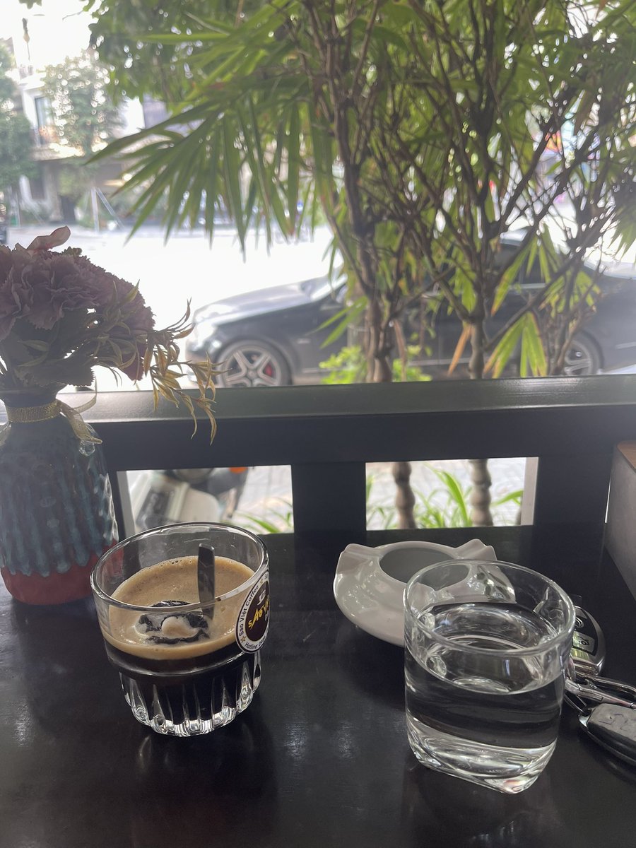 AnhPH889's tweet photo. In the morning I often have the habit of drinking coffee, the price for a cup of coffee is about $1. How much does a cup of coffee cost in your place? https://t.co/v0alPiJGc8