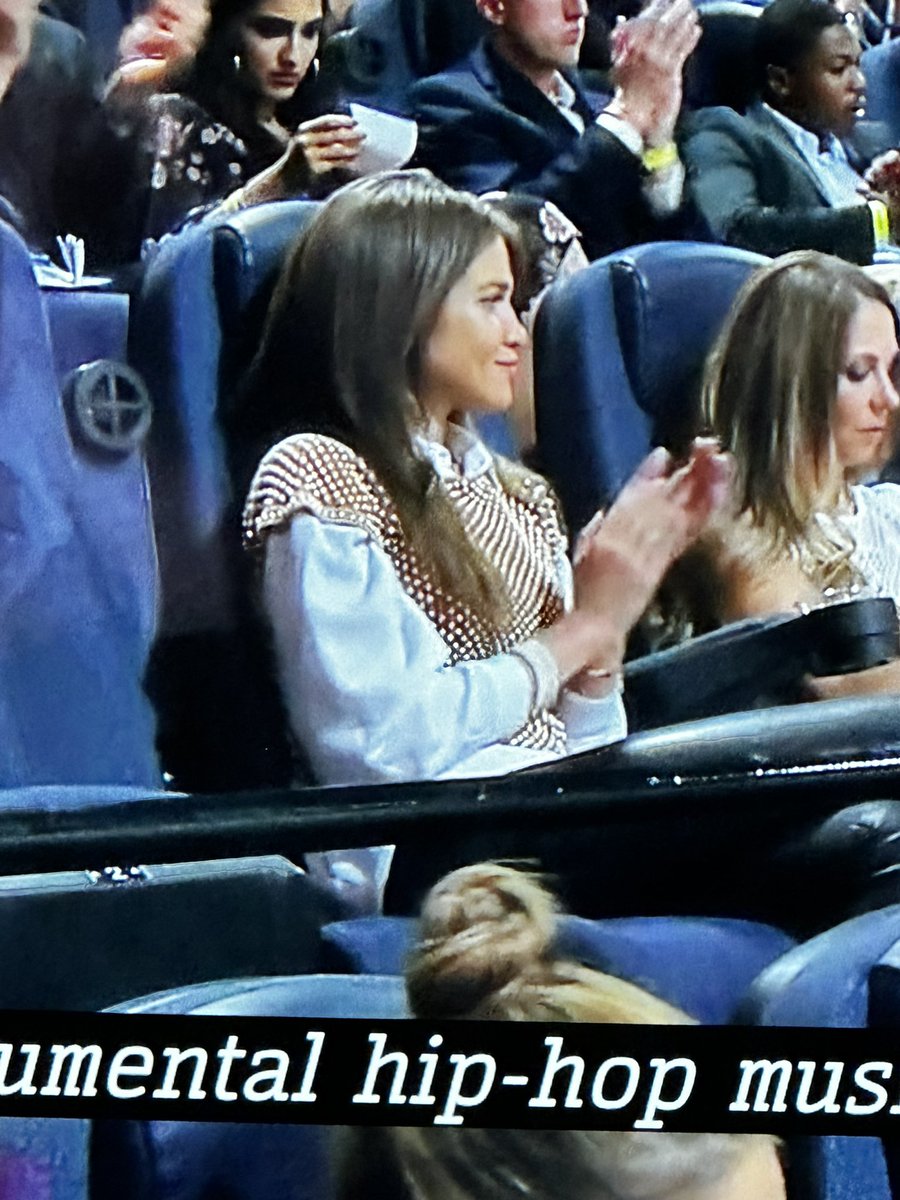 alexaness's tweet photo. OMG I found Brynn on Season 8 at RHOBH’s Lisa Vanderpumps movie premiere! Tell us about this Brynn!!!! #RHOBH #RHONY https://t.co/4P9JsmNkvs