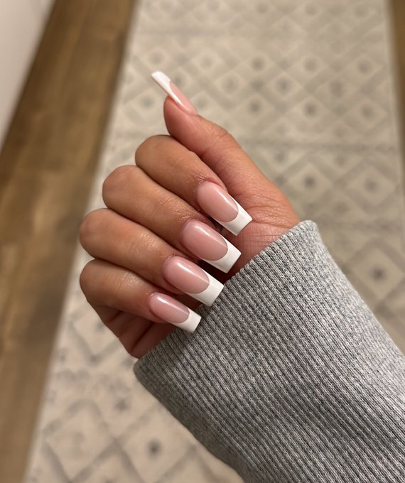 Something about french tip nails 💅🏼 https://t.co/bkY4BeNrV3
