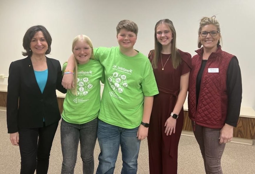 abbielredmon's tweet image. The Board and I were impressed with the Junior Achievement presentation tonight, which highlighted our great partnership. Thank you to Bailey and Lant from CSMS and Delanie from THS for sharing their personal experiences with JA programs. #optionsforall #authenticexperiences