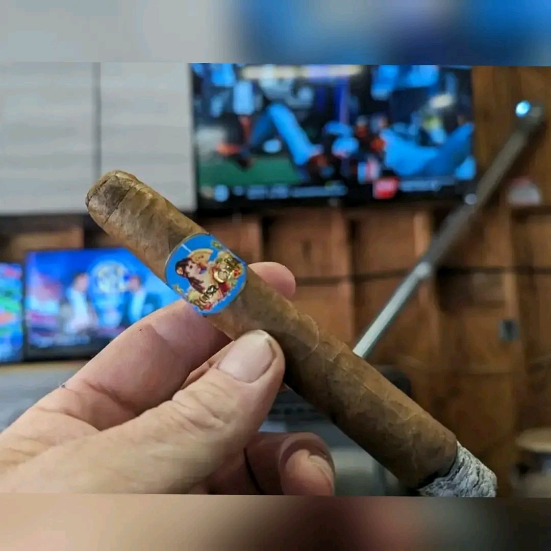 kaycigars's tweet photo. #RosaCuba  นิกการากัว สอดไส้เข้มๆ
สไตย์ โดมินิกัน
พริกไทยเล็กน้อย เม็ดกาแฟคั่ว ครีมอ่อนๆ
ความแรง ปานกลาง ฟูลบอดี้
ไซ้"4*1/2x38"
มวนล่ะ180. https://t.co/nqIj19DBiL