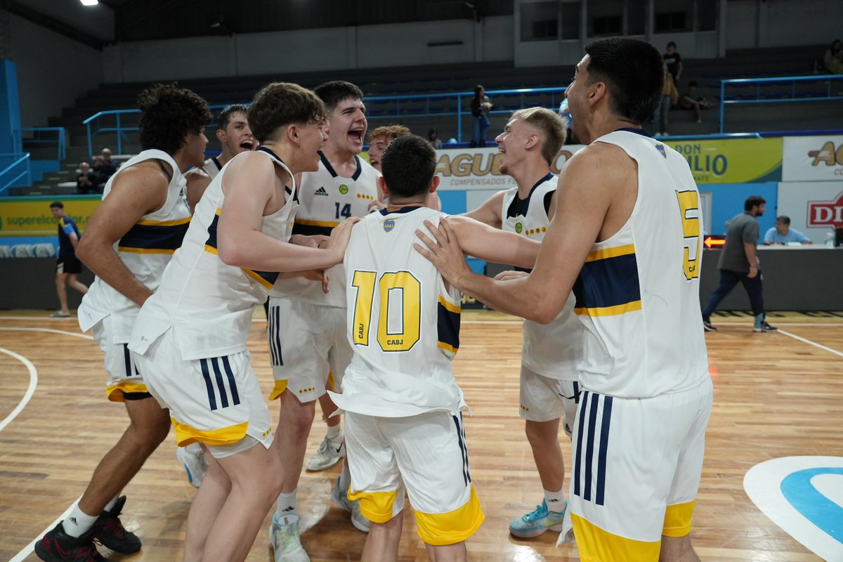BasquetBocaJrs's tweet photo. ¡GANÓ #BOCA! 💪

Enorme actuación de los pibes para derrotar 82-74 al campeón defensor @OberaTenisClub. ¡Tercera victoria en fila! 👊

#DaleBoca 🔵🟡🔵
#VamosLosPibes
#LDD 🏀 https://t.co/P4y9UpuXdL