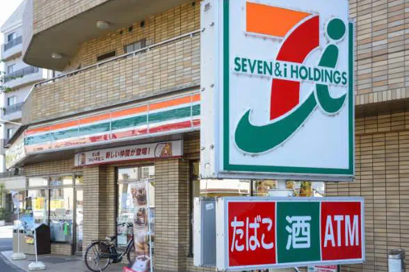 UnseenJapanSite's tweet photo. Combini are as ubiquitous throughout Japan as Starbucks is in Seattle. How did it get that way? And what do people use them for? We take a look at the scale of convenience stores and how, exactly, they fit into modern life in Japan. https://t.co/wmWPapFsDe
