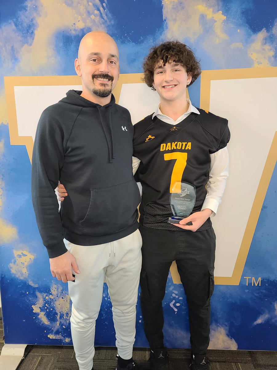 I’m honoured to receive the 2023 heavy metal design offensive player of the year. I couldn’t have done it without the help of my coaches family and teamattes surrounding me, thank you all. 7️⃣

<a href="/Sean_Ollie/">Sean Ollie</a> <a href="/NWahlScouting/">Nate Wahl</a> <a href="/umbisons/">Manitoba Bisons 🦬</a> <a href="/RecruitReady/">Recruit Ready</a>