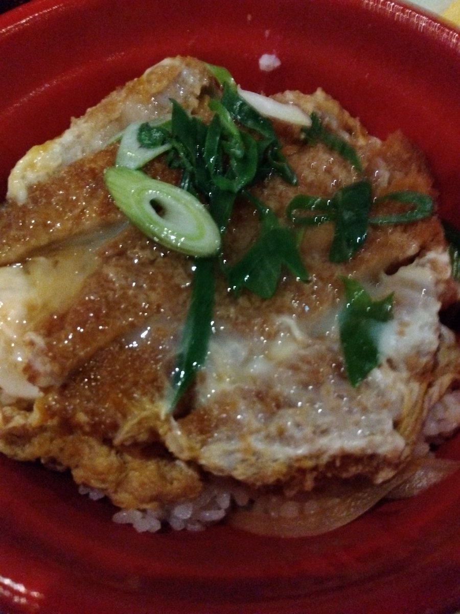 yurayurarara121's tweet photo. やっぱり
カツ丼頼んでまう🤣🤣🤣
#カツ丼好き
#こがらや出前
#foodJAPAN https://t.co/4hhe3qJJ05