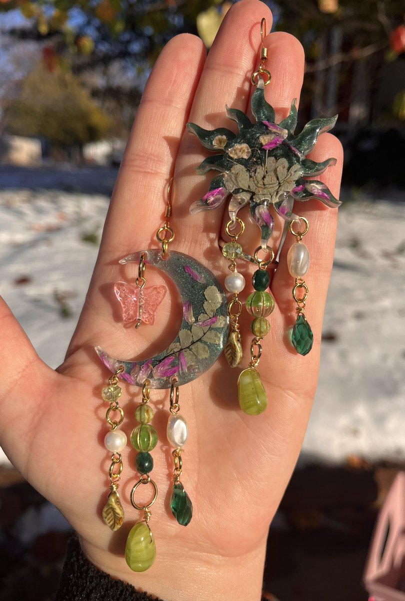 urstruly_ky's tweet photo. I love them. 
First pair that I’ve created in awhile🌸🌿 https://t.co/4dHf8rSeXP