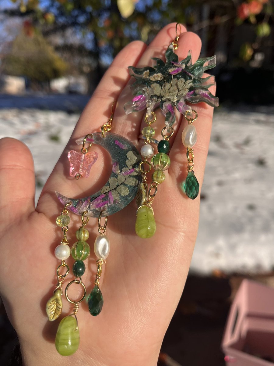 urstruly_ky's tweet photo. I love them. 
First pair that I’ve created in awhile🌸🌿 https://t.co/4dHf8rSeXP