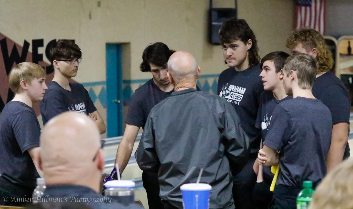 SuperbCupcake's tweet photo. @GHS_Falcons Varsity Bowling teams came out winners over Urbana tonight! @GrahamAthletics @GrahamSchools @GuidanceHS @ghsfalconyb are up on my FB page https://t.co/NvbvfYIomn Feel free to share and tag. #hillmanfamcountrylife #falconpride #bowling #highschool #sports #family https://t.co/JLDxeL1Jav