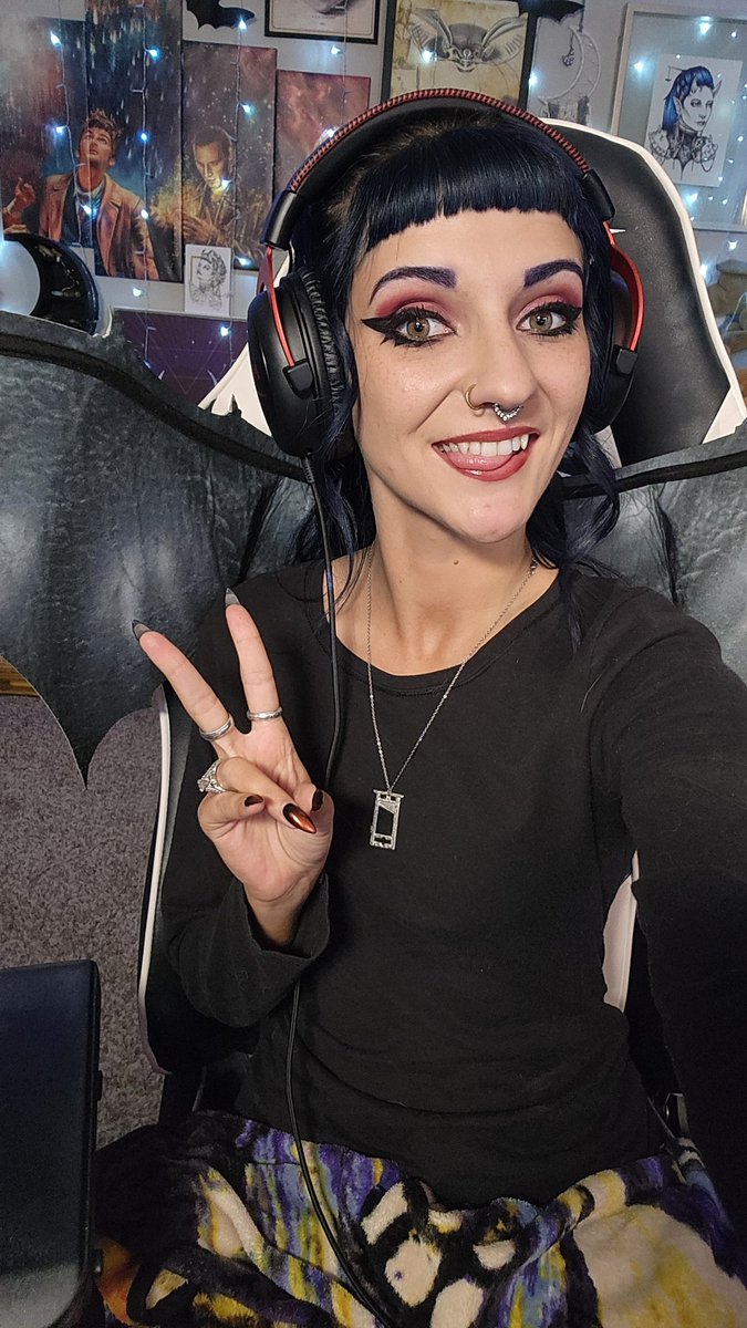 Live with some smiiiite! Twitch.tv/crickey