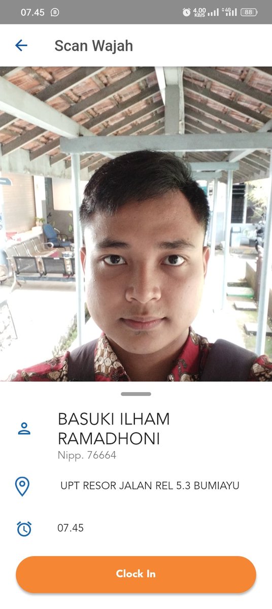 itsBassss's tweet photo. When lu bangun tidur tapi lupa kalau hari ini banyak tugas🙂 https://t.co/i1xh41CPEn