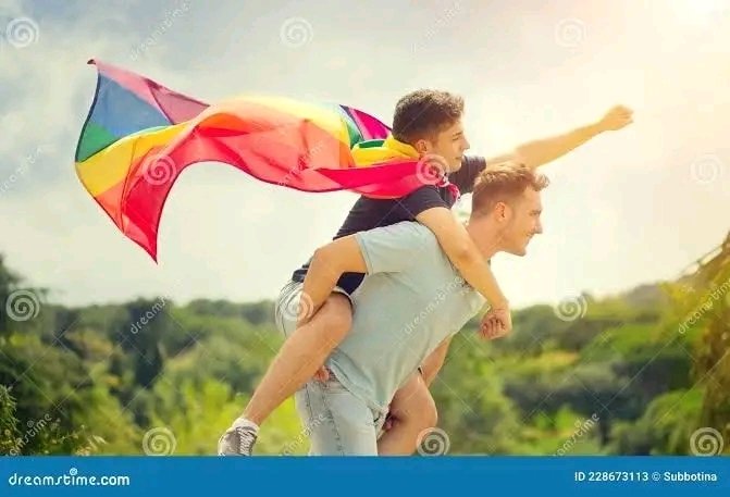 ای کاش شبی مست در آغوش تو باشم 😊 جان را به تو بسپارم و آسوده بمیرم 🥀 #lgbtq #lgbtqfamily