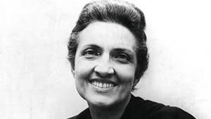 jornalnota's tweet photo. "Vivo constantemente com fome de acertar. Sempre quase digo o que quero. Para transmitir, preciso saber. Não posso arrancar tudo de mim mesma sempre. Por isso leio, estudo. Cultura, para mim, é emoção sempre nova."

Cecília Meireles https://t.co/aLsYDwv6LD
