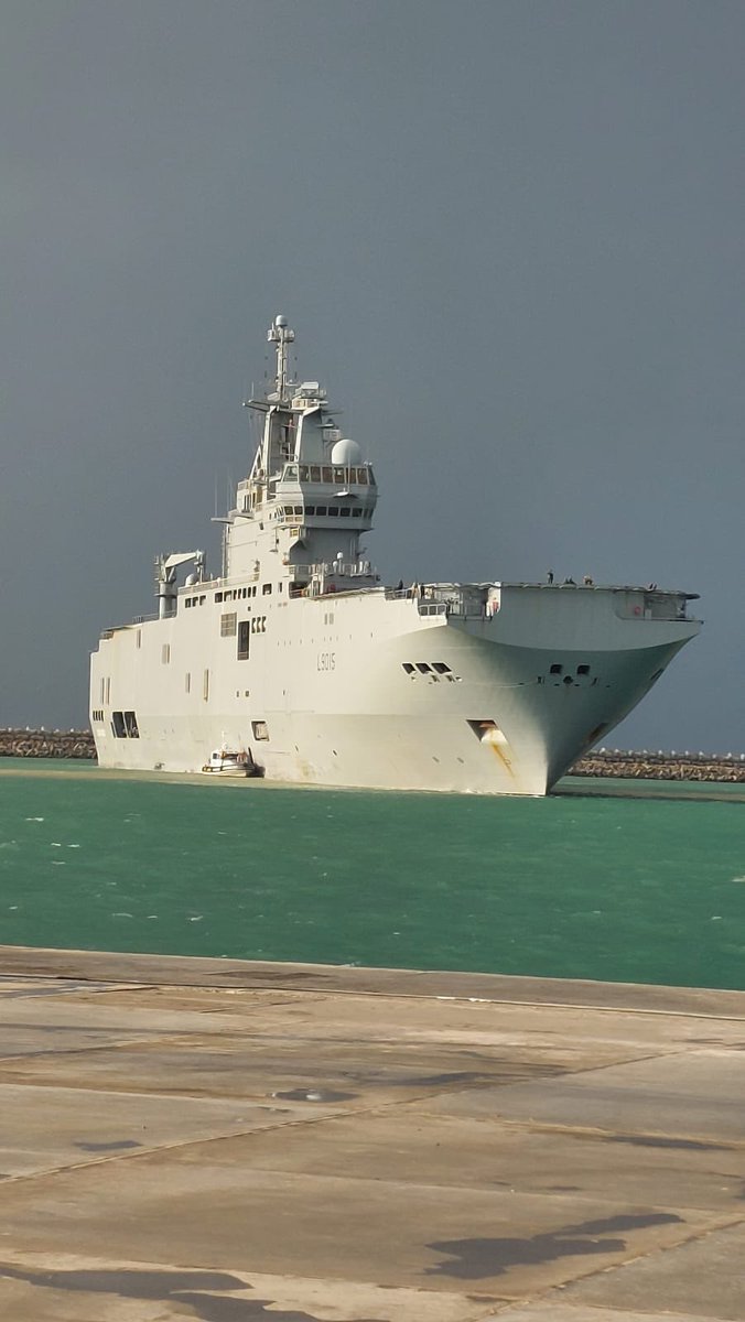 WarshipCam's tweet photo. French Navy Mistral-class amphibious assault ship FS Dixmude (L9015) arriving in Egypt - November 27, 2023 #fsdixmude #l9015 

SRC: TW-@FranceenEgypte https://t.co/mMfVaCZqr9