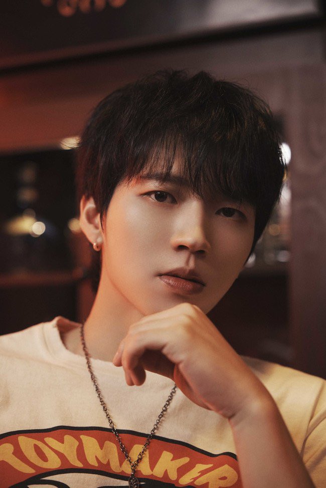 STAR_IFNT's tweet photo. 13년간 인피니트가 그리는 세상은 늘 인스피릿으로 시작됐다. 
남우현은 인피니트와 오랜시간 마주보며 서 있어 준 인스피릿과의 뭉클한 서사를 단독 작곡하고, 멤버들과 공동 작사한 '함께'(2014)에 녹이기도 했다. 
곧 데뷔 15년 차에 접어들 뮤지션 남우현의 세상의 토대 역시 여전히 인스피릿이다. https://t.co/mueWI8jsvv