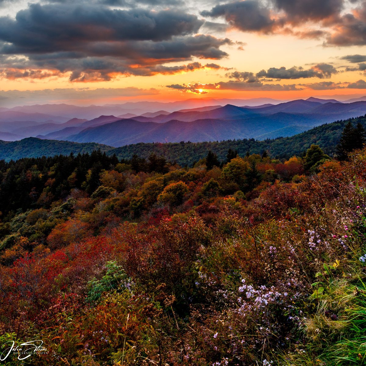 discerned_v's tweet photo. @DanielSasse3 This is from the Blue Ridge Mountains of North Carolina- taken from the Blue Ridge Parkway https://t.co/DhzCmXz1ak