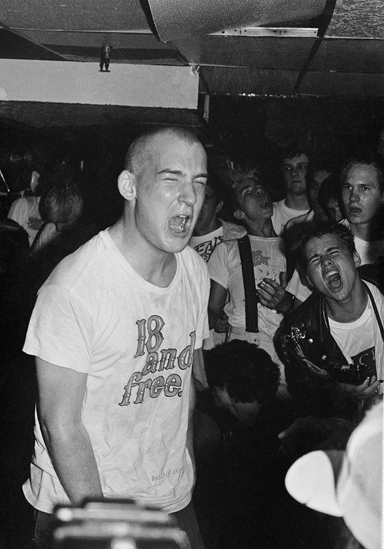 PunkRockStory's tweet image. Ian MacKaye of Minor Threat at Cathy de Grande. Shot in April 3, 1983.

The Cathay de Grande was a nightclub in Hollywood that primarily hosted punk bands and other alternative bands #greattimes 

Photograph by Kevin Salk

#punk #punkrock #hardcorepunk #history #punkrockhistory