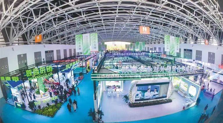 HanZoneCN's tweet photo. 📝🛍️#Hanzhong released 311 investment projects at the 7th Silk Road International Exposition (#SRIE), spanning high-end equipment, modern materials, green food, #biomedicine and other sectors.
📈🤝Among them, 287 major projects worth $21.06 billion were signed during the event. https://t.co/4aBpX963kw