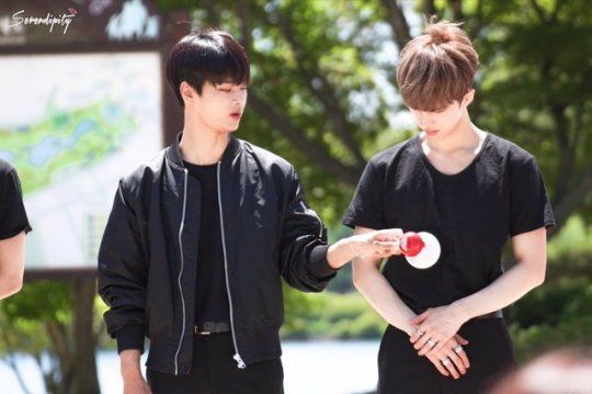 HourlyHakyeon's tweet photo. w/ @hourlyken

#N #엔 #CHAHAKYEON #차학연 #VIXX #빅스 @CHA_NNNNN https://t.co/OVjSX4Yomb