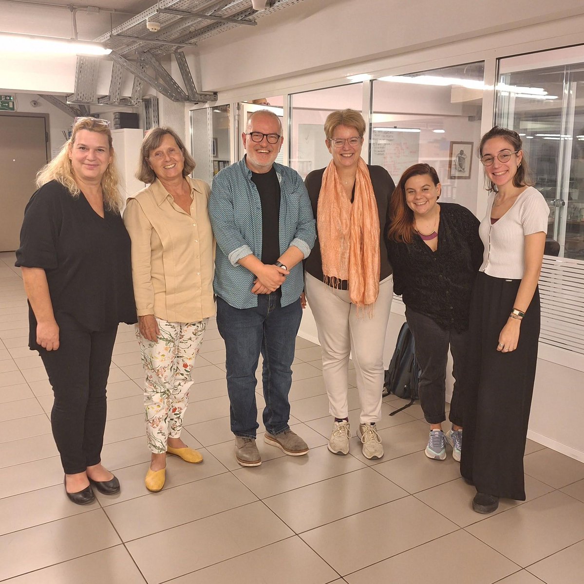 📍Athens

Family's very own Senior Programme Advisor Jonathan recently travelled to Athens for a 'summit' of refugee/migrant groups from Europe. He also met our member organisation METAdrasi, and their amazing staff.

Pictured: Irene, Lora, Ersi, Jonathan, Lara, Maria-Eleni 👏🏼
