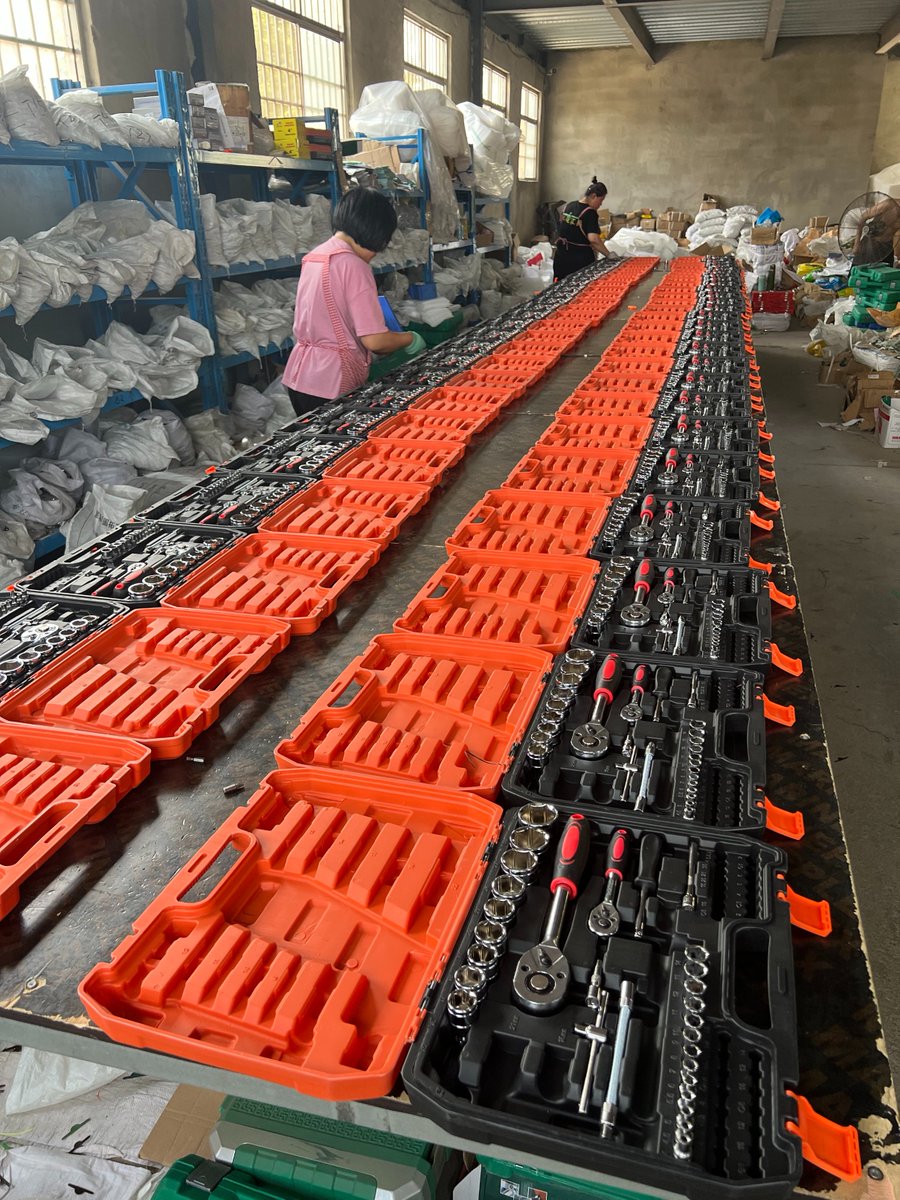Sukitianqin's tweet photo. The kit is being assembled
Support brand customization.
welcome to inquire
Whatsapp or Wechat:+8618660944450
Email:Amberhandtool@gmail.com
#handtools #tools #socketwrench #socketset #set #wrench #ratchetwrench #pliers https://t.co/6xPVuvBPfe
